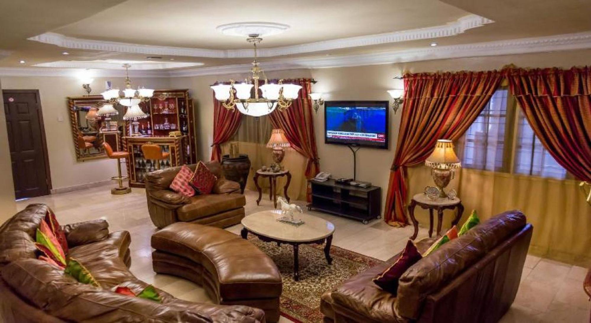 Room In Lodge - Apartment Royale Hotel-3 Bd Apartment Ikeja Bagian luar foto
