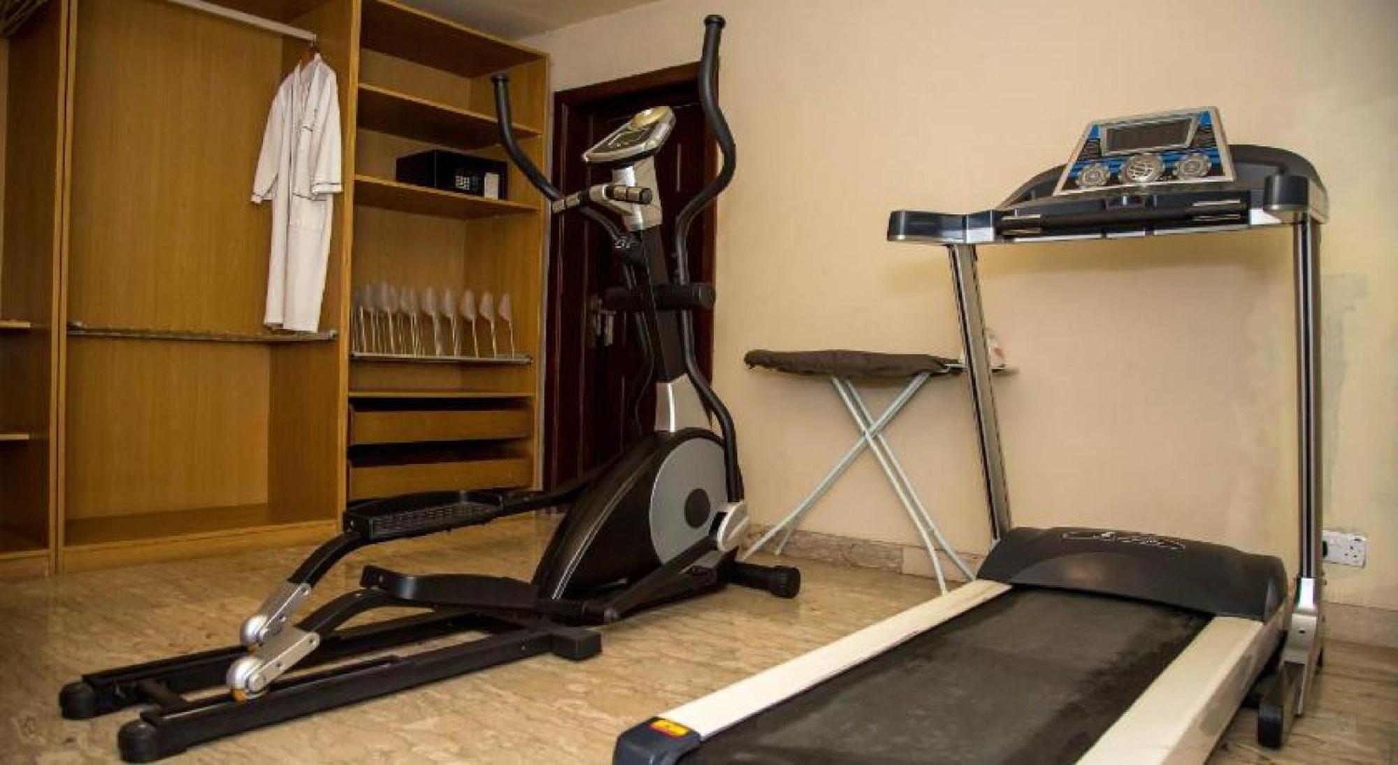 Room In Lodge - Apartment Royale Hotel-3 Bd Apartment Ikeja Bagian luar foto