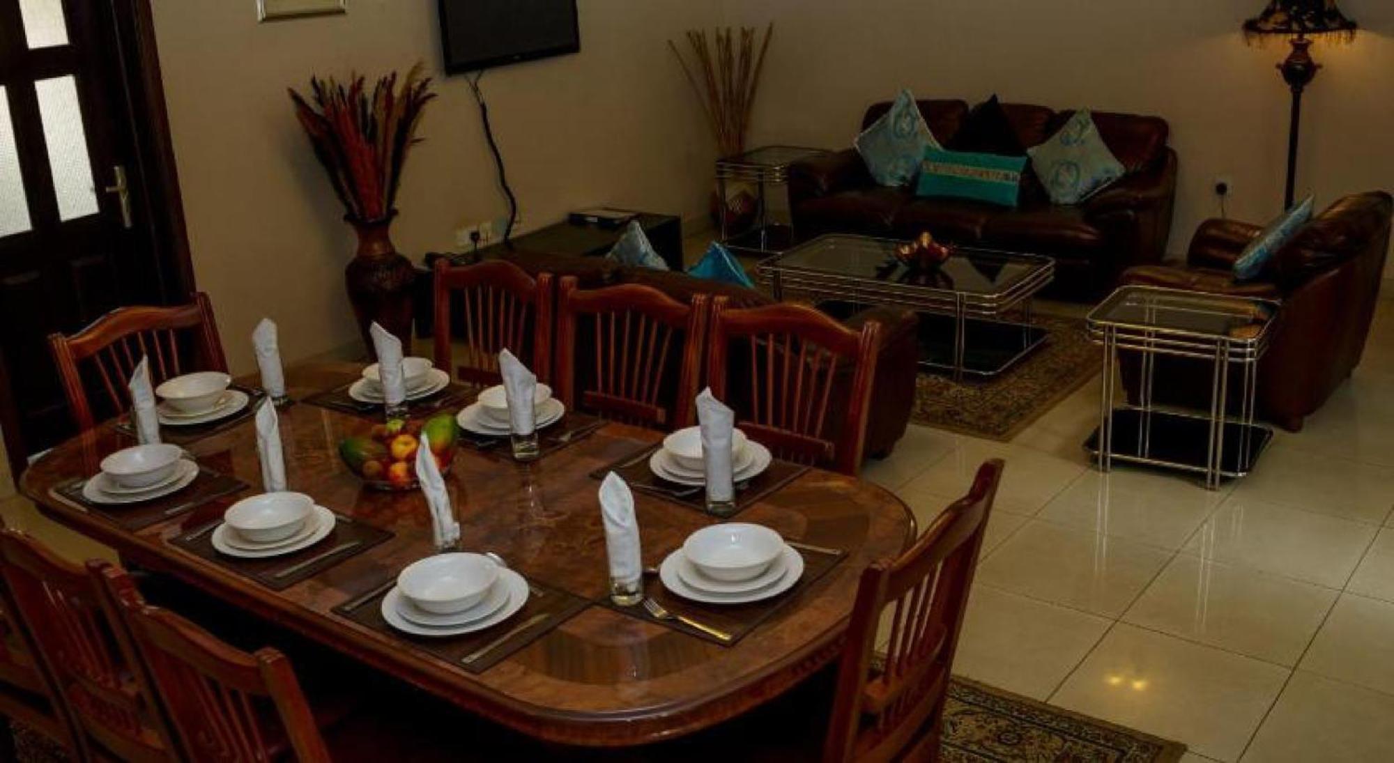 Room In Lodge - Apartment Royale Hotel-3 Bd Apartment Ikeja Bagian luar foto