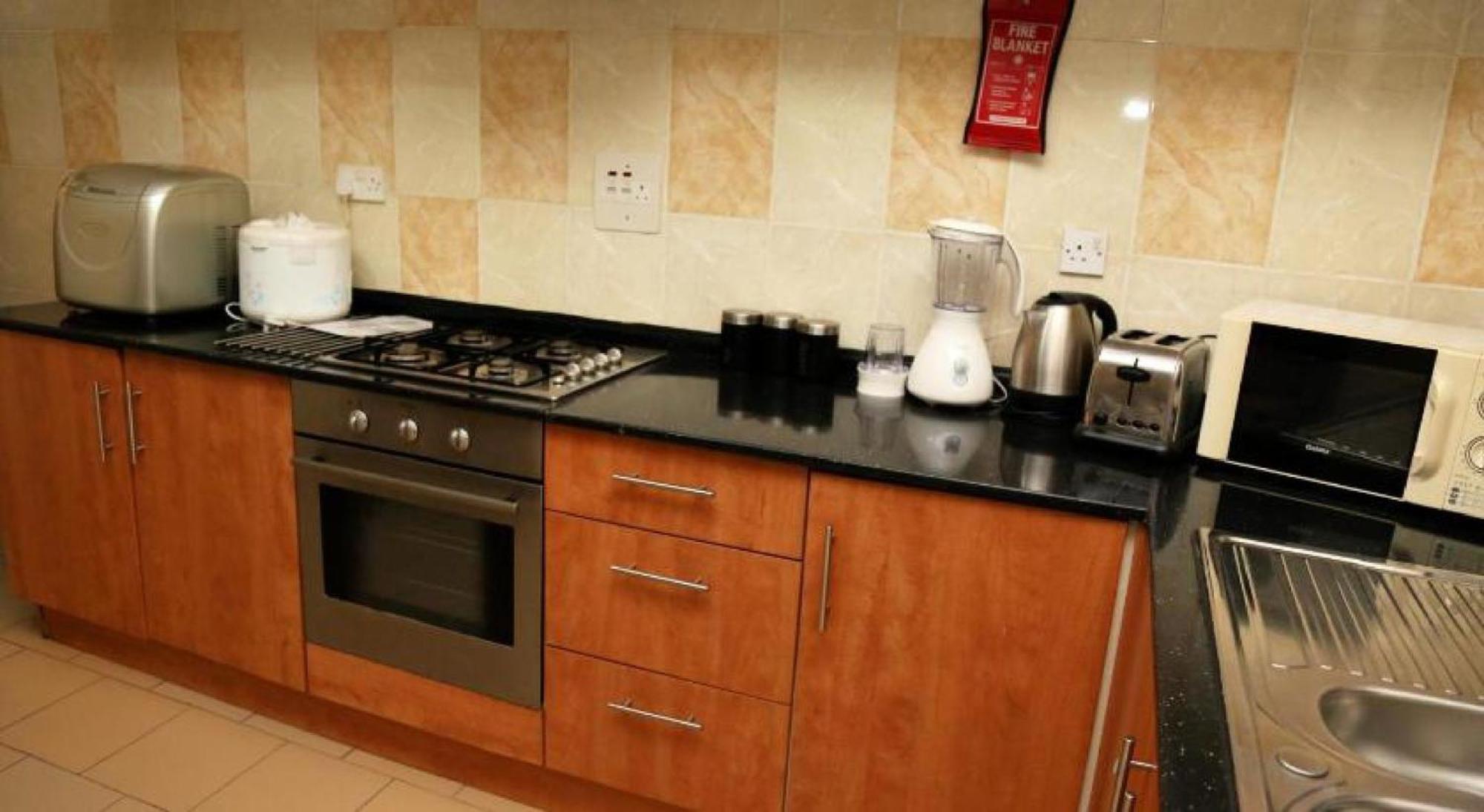 Room In Lodge - Apartment Royale Hotel-3 Bd Apartment Ikeja Bagian luar foto