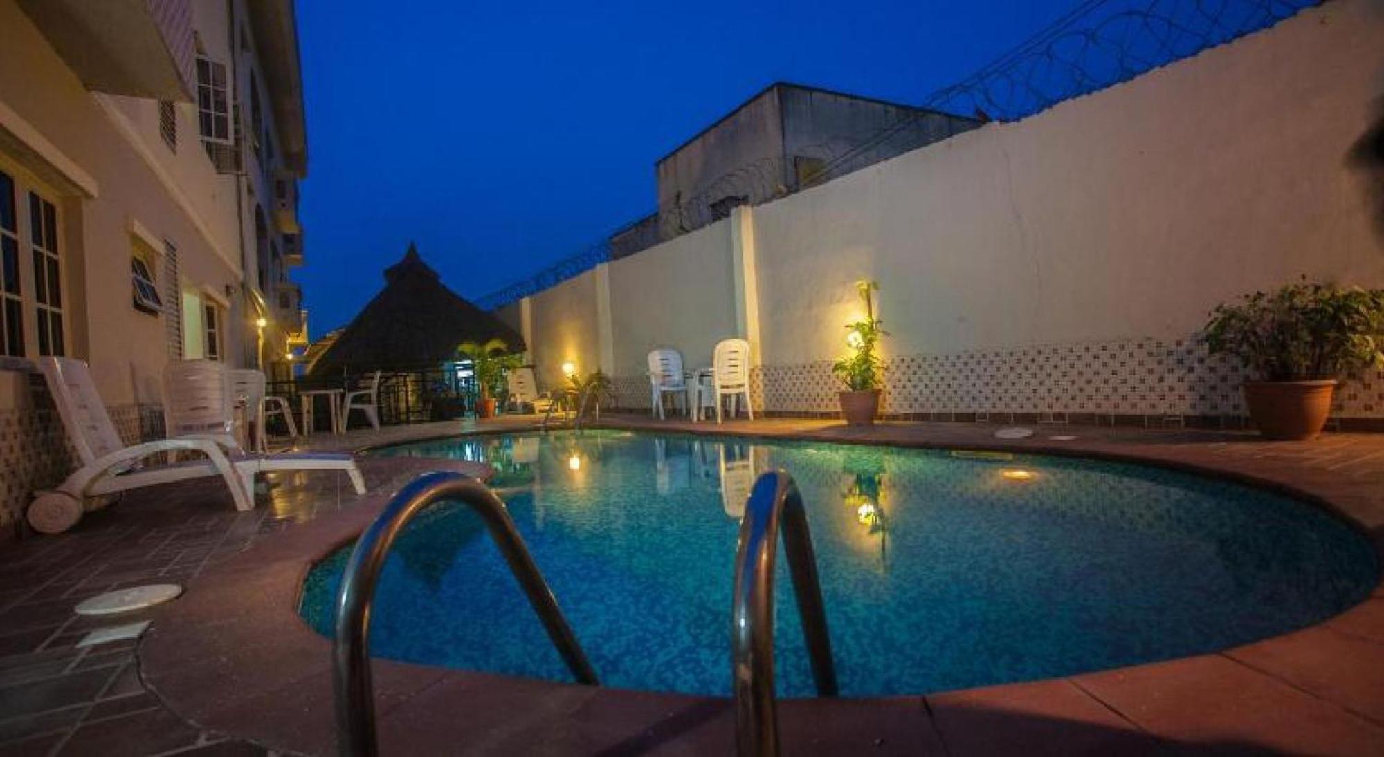 Room In Lodge - Apartment Royale Hotel-3 Bd Apartment Ikeja Bagian luar foto